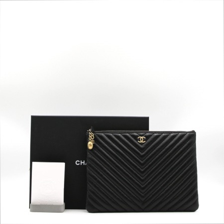 [새상품]Chanel(샤넬) AP0515 참 로고 마드모아젤 쉐브론 뉴미듐 클러치백aa05899