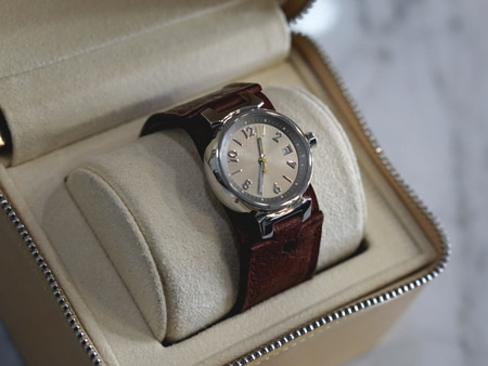 Louis Vuitton(루이비통) Q1211A 땅부르 28mm 쿼츠 오스트리치 밴드 여성용 시계0EC