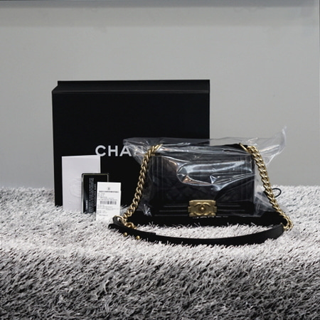 [새상품급]Chanel(샤넬) A67085 보이샤넬 블랙 캐비어 미니 사이즈 골드체인 숄더백 겸 크로스백