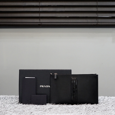 Prada(프라다) 2NG005 블랙 사피아노 크로커다일 라인 지퍼 남성 클러치백