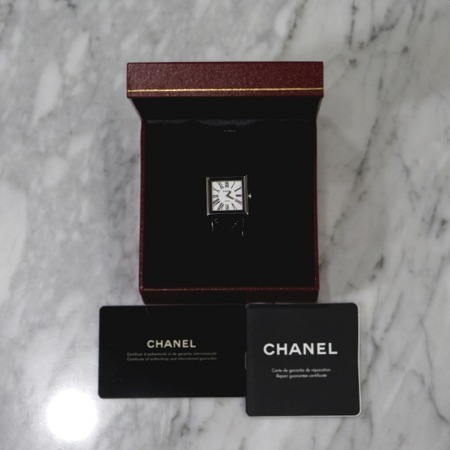Chanel(샤넬) H1665 MADEMOISELLE(마드모아젤) 화이트판 블랙 가죽밴드 여성 시계
