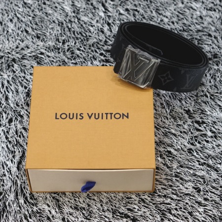 [새상품]Louis Vuitton(루이비통) M9043T LV 이니셜 리버서블 이클립스 모노그램 남성 벨트
