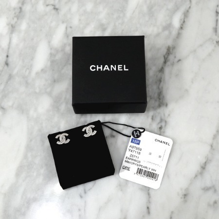 [신상]Chanel(샤넬) A97959 CC 진주 실버 펄 이어링(귀걸이)