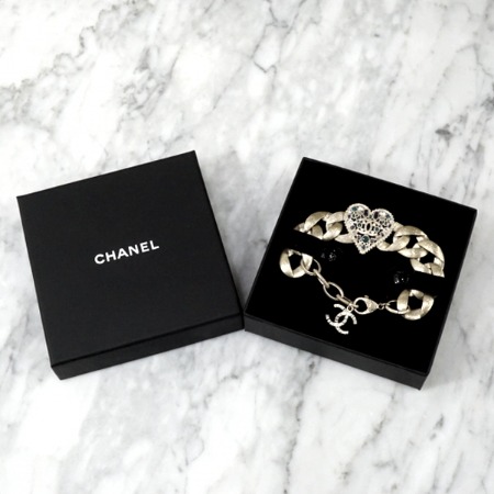 [미사용]Chanel(샤넬) C96264Y50900 16시즌한정 CC 하트 체인 브레이슬릿 여성 팔찌