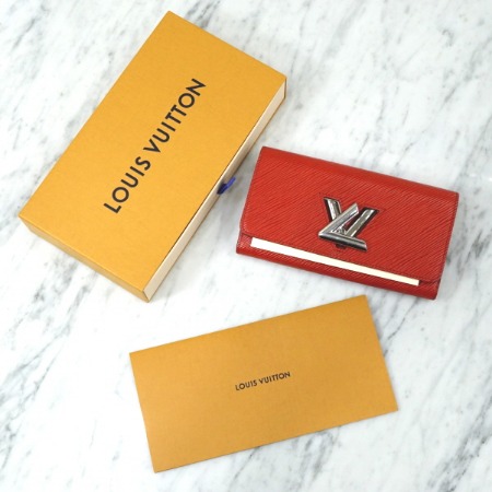Louis Vuitton(루이비통) M61179 에피(에삐) 트위스트 월릿 여성 장지갑