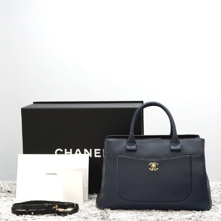 Chanel(샤넬) A69930 뉴서프 투톤 카프 미듐 토트백 겸 숄더백aa03049