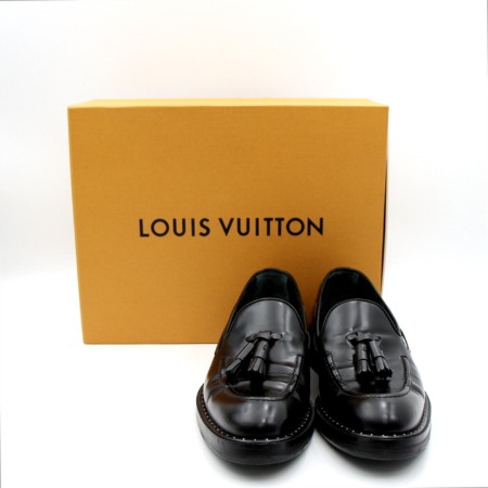 Louis Vuitton(루이비통) 블랙 테슬 스터드 남성 로퍼aa07789