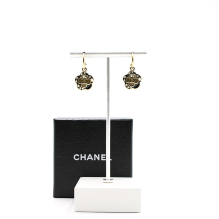 Chanel(샤넬) 까멜리아 CC 진주 장식 귀걸이aa12052