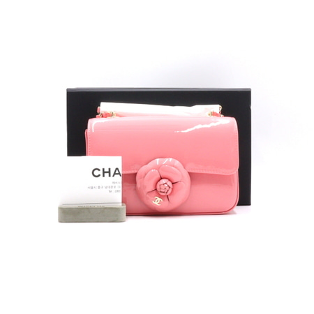 [새상품]Chanel(샤넬) AS4388 23-24시즌 코랄 핑크 페이던트 까멜리아 스몰 플랩 금장체인 크로스백aa35058