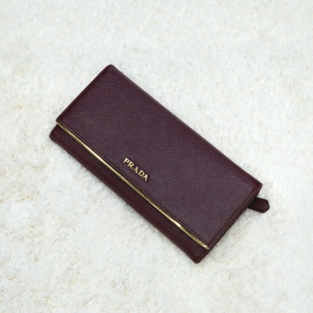 Prada(프라다) 1MH132 엣지 골드메탈 사피아노 스냅 여성 장지갑