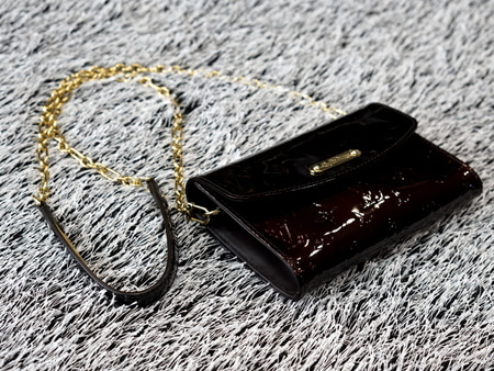 Louis Vuitton(루이비통) M93613 모노그램 베르니 벨 에어 아마헝뜨(아마랑뜨) 골드체인 크로스백