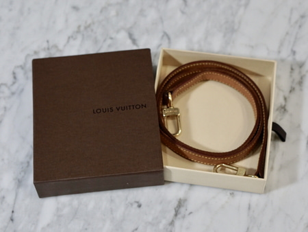 Louis Vuitton(루이비통) 카우하이드 숄더 스트랩