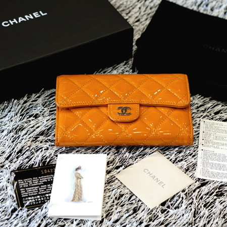 Chanel(샤넬) A31505 시즌한정컬러 CC 은장 램스킨 페이던트 스냅 중지갑
