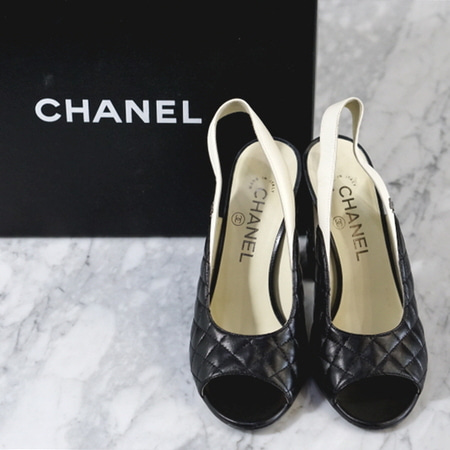 Chanel(샤넬) 시즌한정 CC로고 블랙 퀼팅 랩스킨 슬링백 오픈토 여성 구두