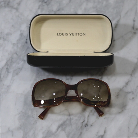 Louis Vuitton(루이비통) GINA(지나)아세테이트 프레임 레터링 로고 렌즈 여성 선글라스
