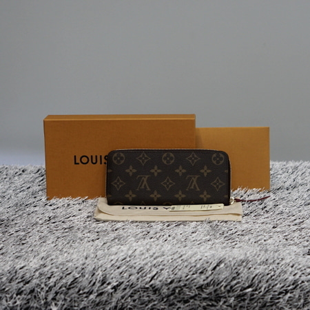 Louis Vuitton(루이비통) M60742 모노그램 클레멘스 푸시아 월릿 집업 장지갑