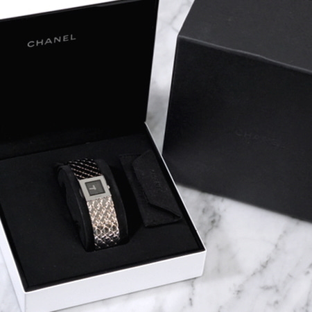 Chanel(샤넬) 스퀘어 퀼팅 스틸 브레이슬릿 마트라제 블랙판 쿼츠 여성용 시계