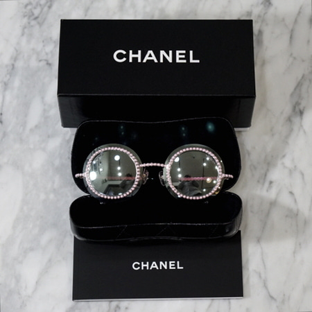 [신상]Chanel(샤넬) 71140 핑크 커스텀진주 미러 렌즈 여성 선글라스