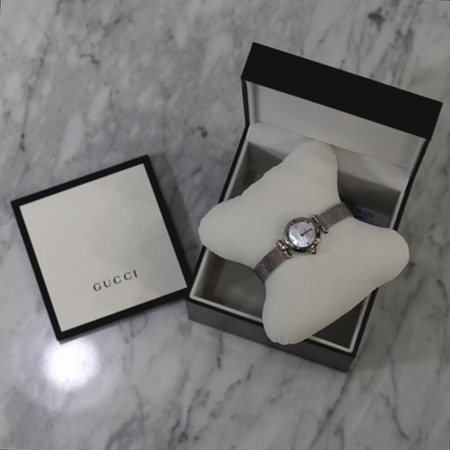 [신상]Gucci(구찌) YA1415 디아망티시마 4 포인트 다이아 자개판 스틸밴드 여성 시계