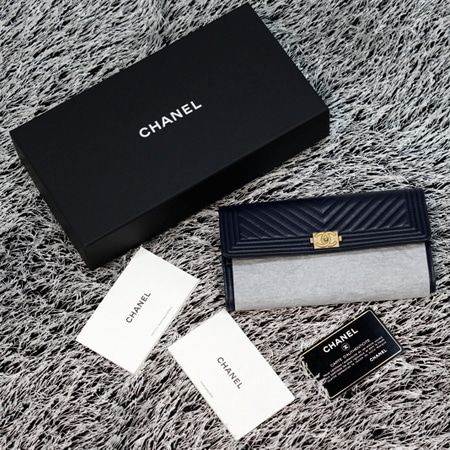 [신상]Chanel(샤넬) A80286Y07659 18시즌 보이샤넬 쉐브론 램스킨 다크네이비 플랩 장지갑