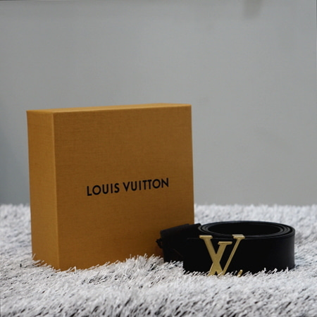 Louis Vuitton(루이비통) M9413S LV 이니셜 40MM 몽테뉴 남성 벨트