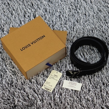 Louis Vuitton(루이비통) M9043T LV 이니셜 리버서블 이클립스 모노그램 남성 벨트