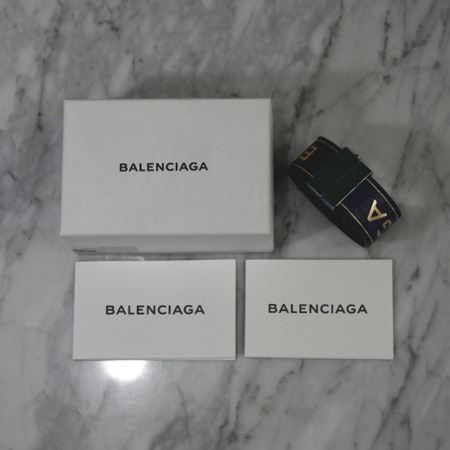 [새상품]Balenciaga(발렌시아가) 466597 이니셜 로고 블랭킷 브레이슬릿 여성 팔찌