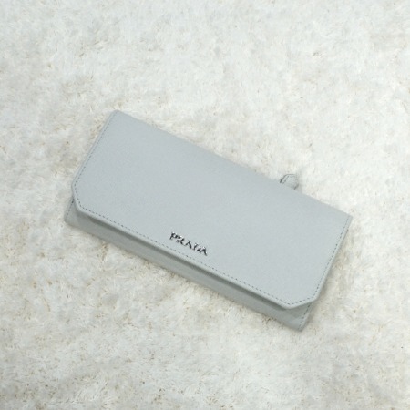 [새상품]Prada(프라다) 1M1132 메탈로고 사피아노 스냅 장지갑