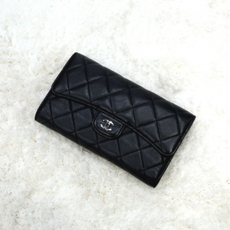 Chanel(샤넬) A31506 은장 CC 블랙 램스킨 클래식 플랩 장지갑