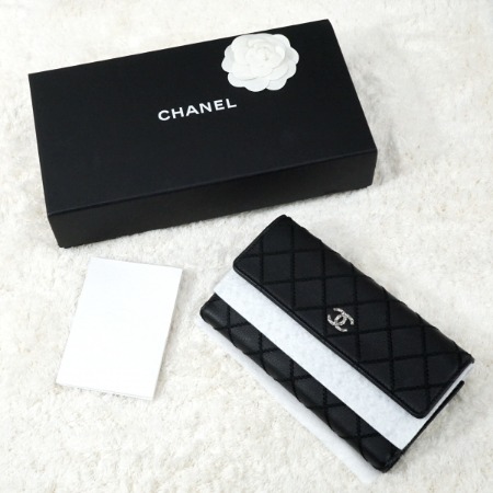 [미사용]Chanel(샤넬) CC 메탈로고 마트라쎄 스티치 여성 장지갑