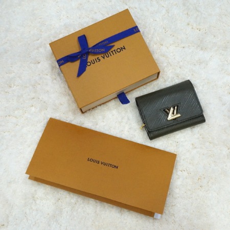 [새상품][신상]Louis Vuitton(루이비통) M67580 19시즌 트위스트 XS 월릿 여성 반지갑