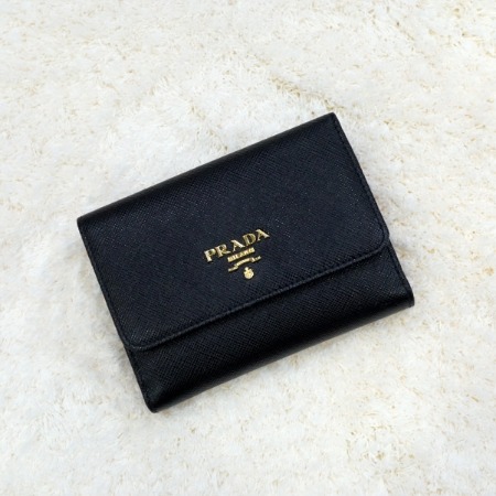 Prada(프라다) 1MH523 골드메탈로고 사피아노 스냅 여성 반지갑