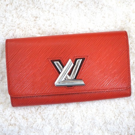 Louis Vuitton(루이비통) M61179 에피(에삐) 트위스트 월릿 여성 장지갑