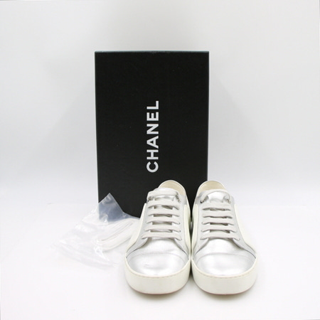 Chanel(샤넬) G32719 CC 로고 실버메탈릭 여성 스니커즈aa08610