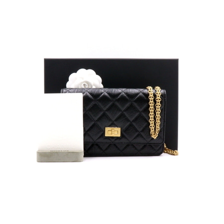 [새상품]Chanel(샤넬) A70328 블랙 카프스킨 2.55 WOC 금장체인 숄더백 겸 크로스백aa32656